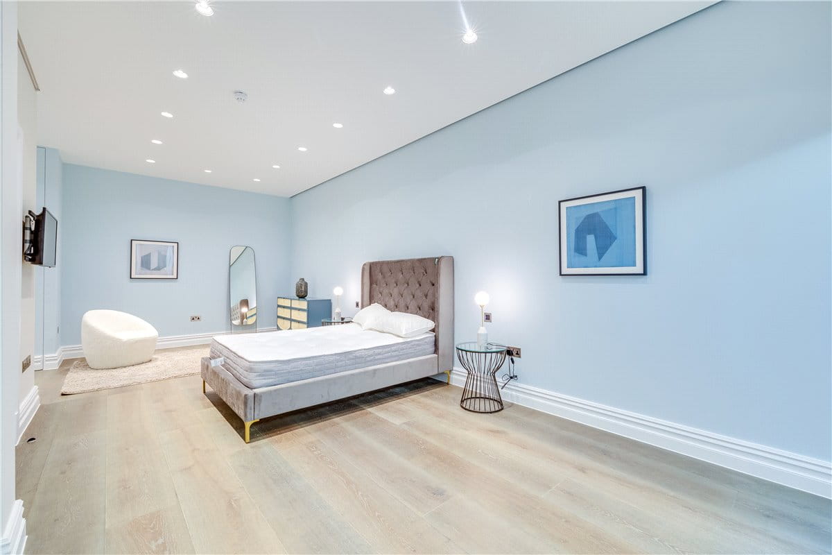 4 bedroom house, Queens Gate Mews, London SW7 - Available