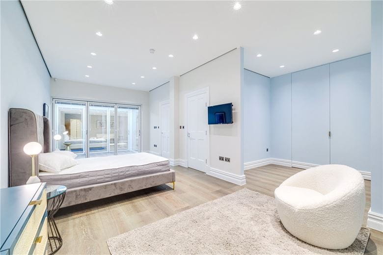 4 bedroom house, Queens Gate Mews, London SW7 - Available