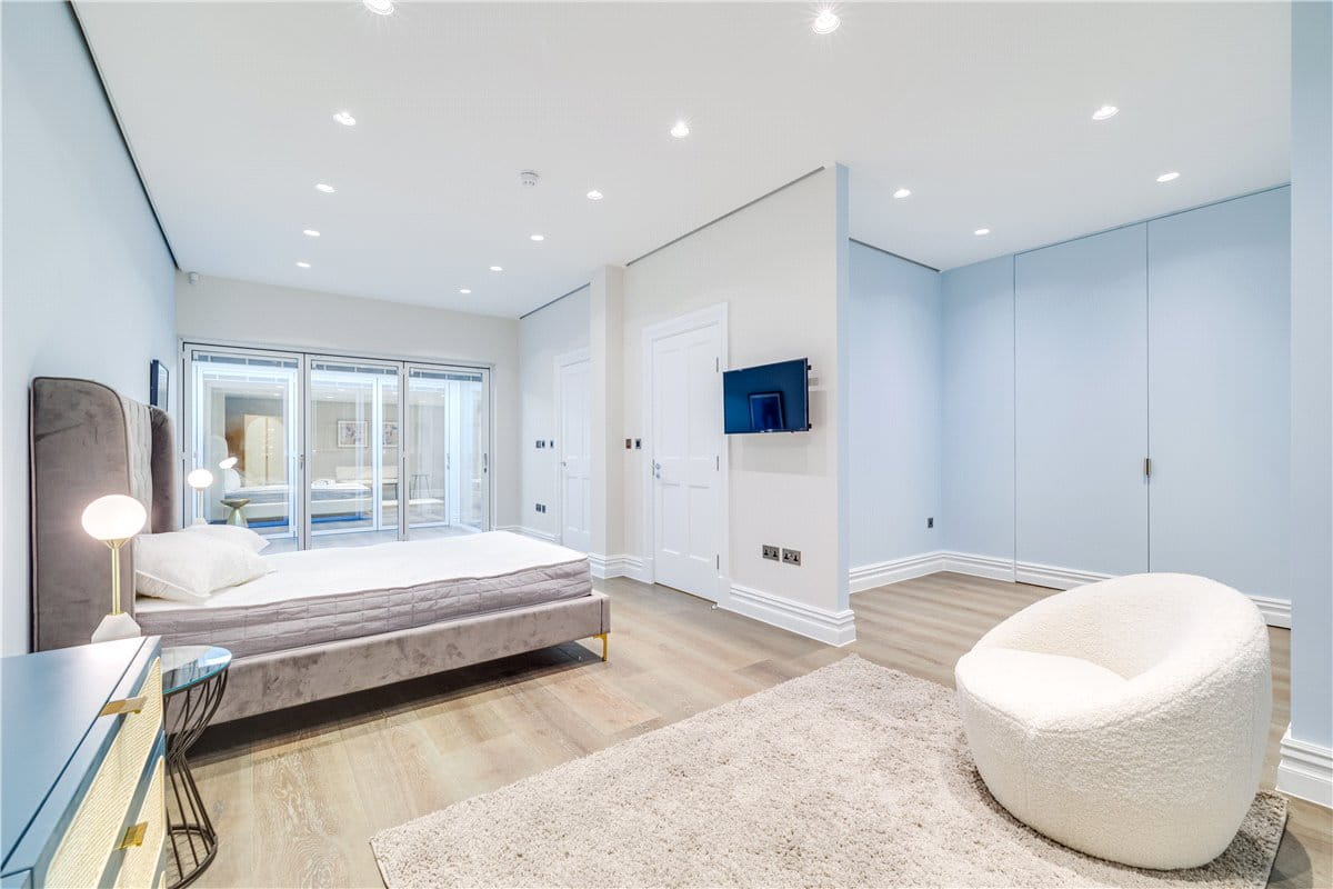 4 bedroom house, Queens Gate Mews, London SW7 - Available