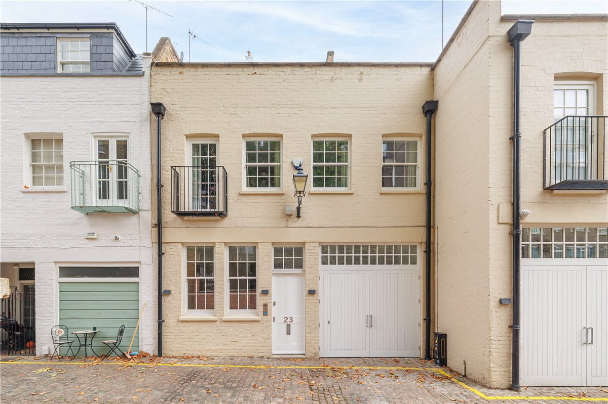 4 bedroom house, Queens Gate Mews, London SW7 - Available