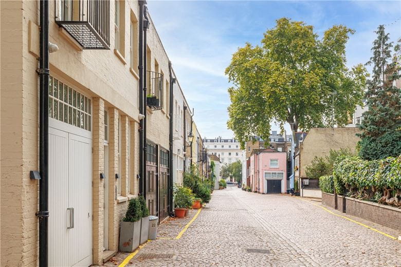 4 bedroom house, Queens Gate Mews, London SW7 - Available