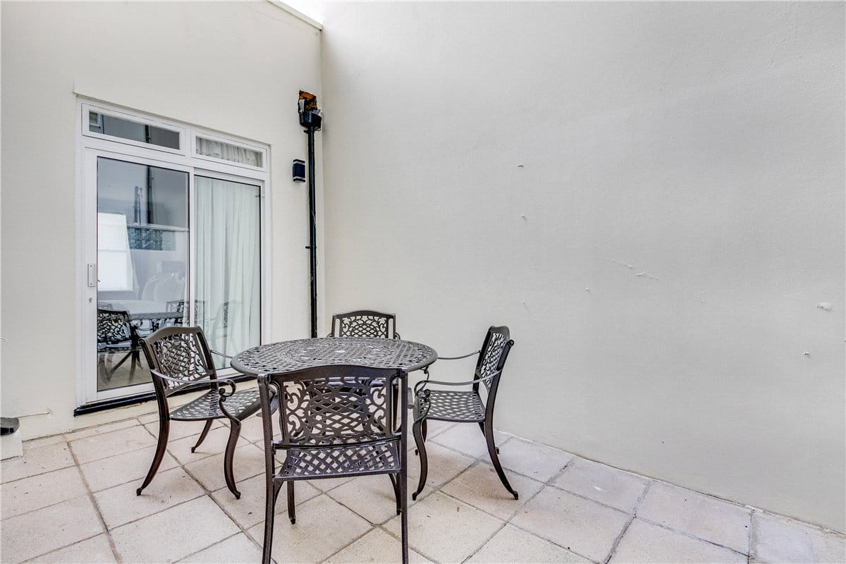 2 bedroom flat, Queen's Gate, South Kensington SW7 - Available