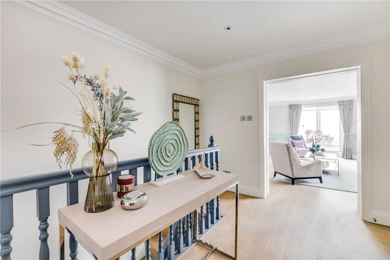 2 bedroom flat, Queen's Gate, South Kensington SW7 - Available