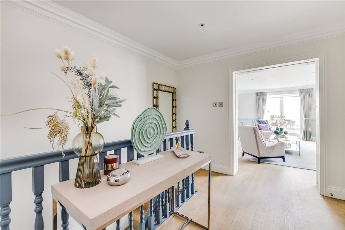 2 bedroom flat, Queen's Gate, South Kensington SW7 - Available