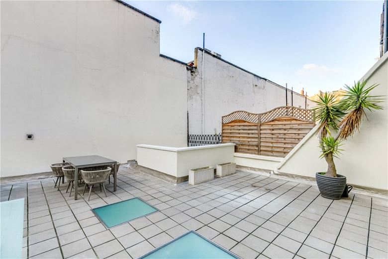 2 bedroom flat, Queen's Gate, South Kensington SW7 - Available