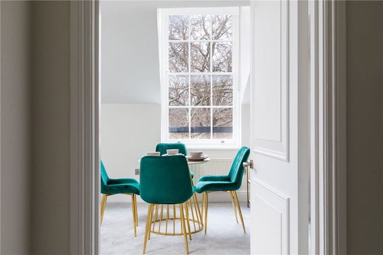 2 bedroom flat, Bolton Gardens, Earls Court SW5 - Available