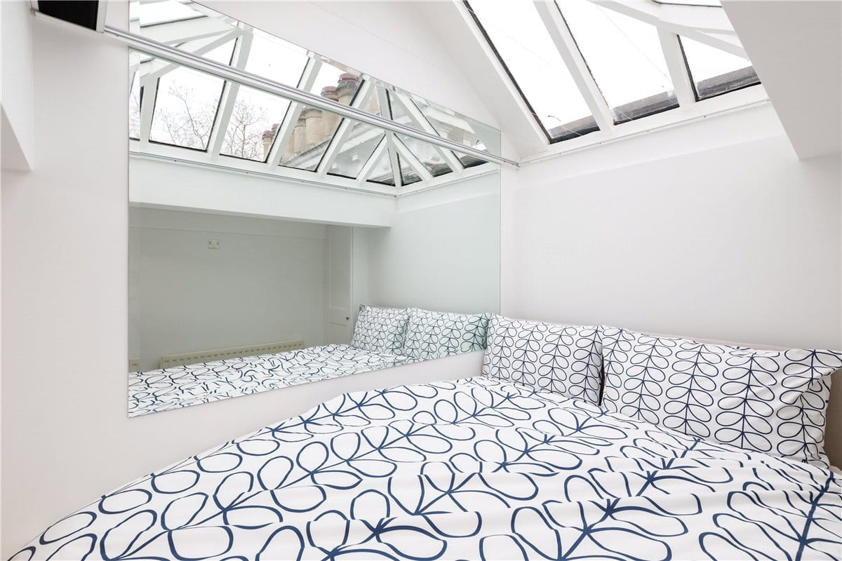 2 bedroom flat, Bolton Gardens, Earls Court SW5 - Available