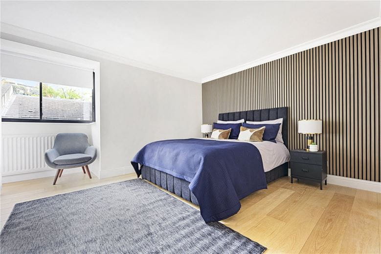 3 bedroom flat, Drayton Gardens, Chelsea SW10 - Available