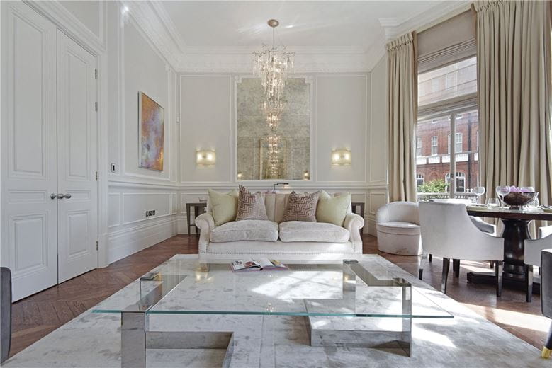 2 bedroom flat, Pont Street, Knightsbridge SW1X - Available