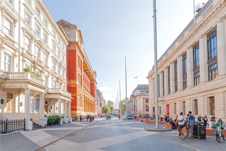 2 bedroom flat, Princes Gate, South Kensington SW7