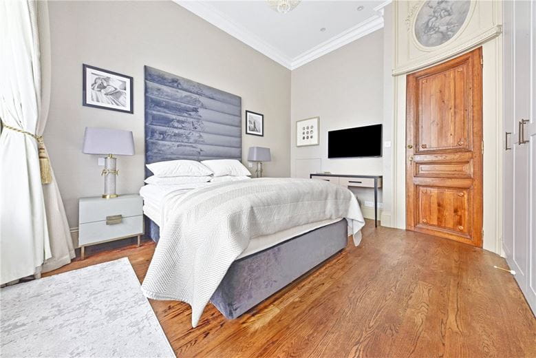 2 bedroom maisonette, Ovington Square, Knightsbridge SW3 - Available