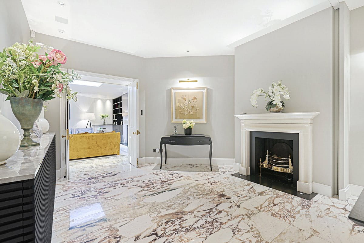 3 bedroom flat, Pont Street, Knightsbridge SW1X - Available