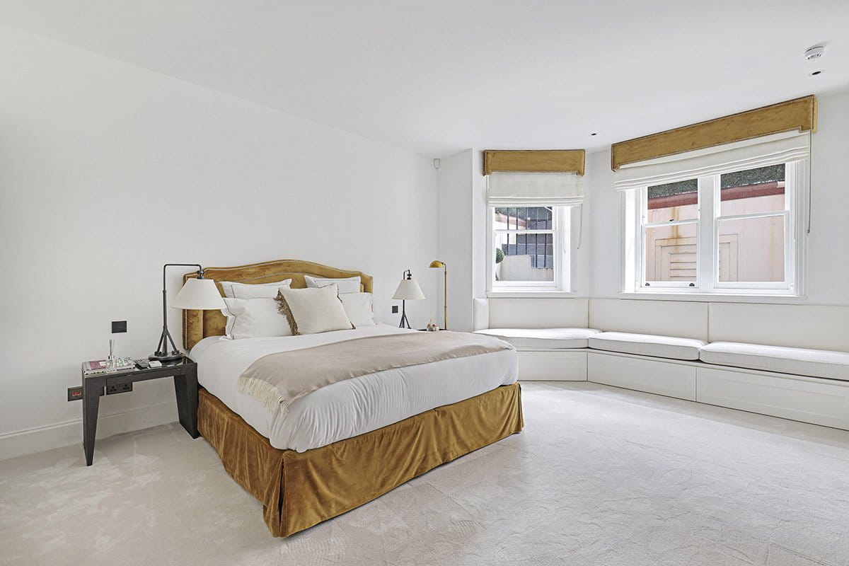 3 bedroom flat, Pont Street, Knightsbridge SW1X - Available