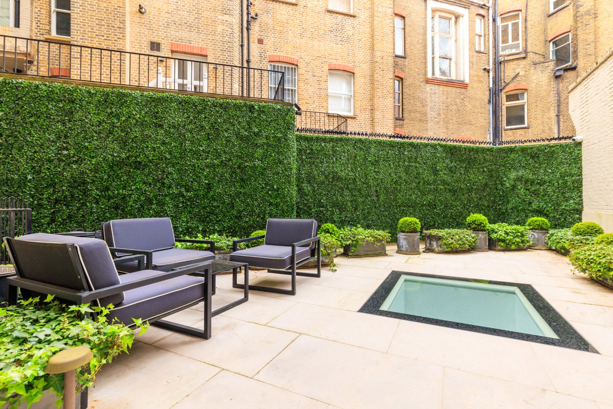 3 bedroom flat, Pont Street, Knightsbridge SW1X - Available