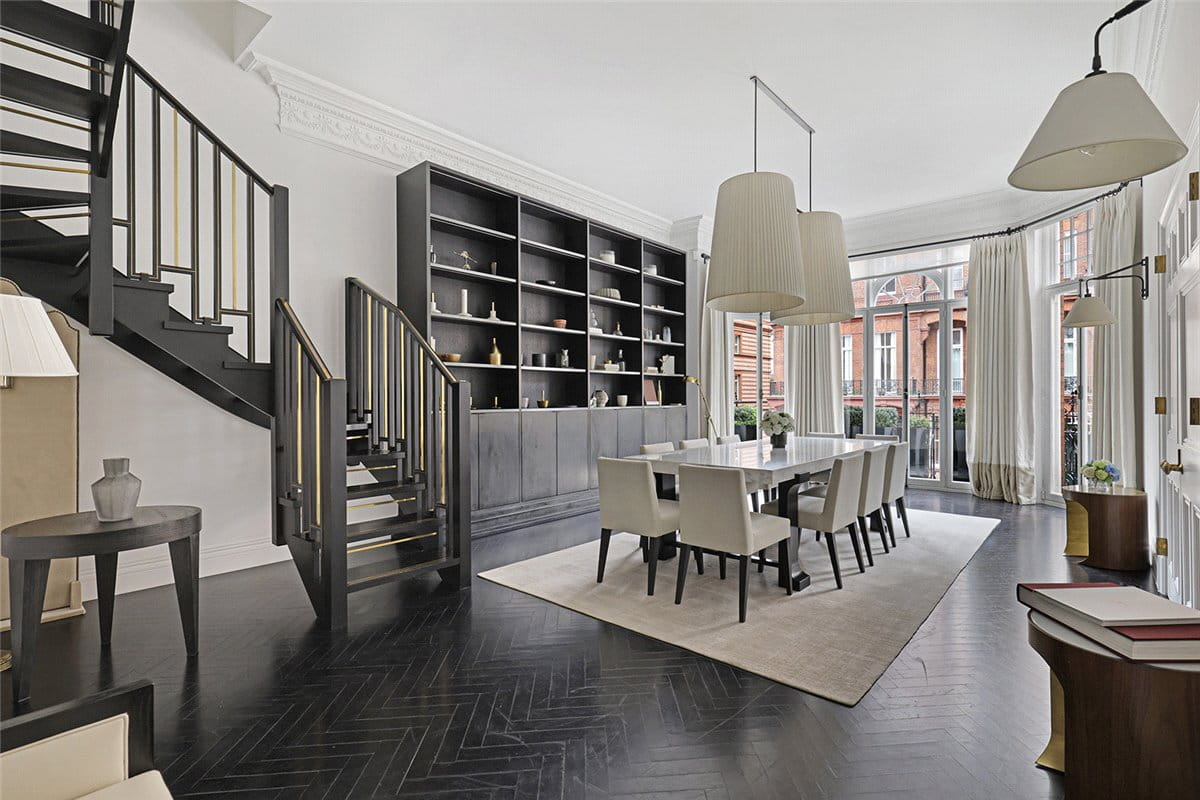 3 bedroom flat, Pont Street, Knightsbridge SW1X - Available