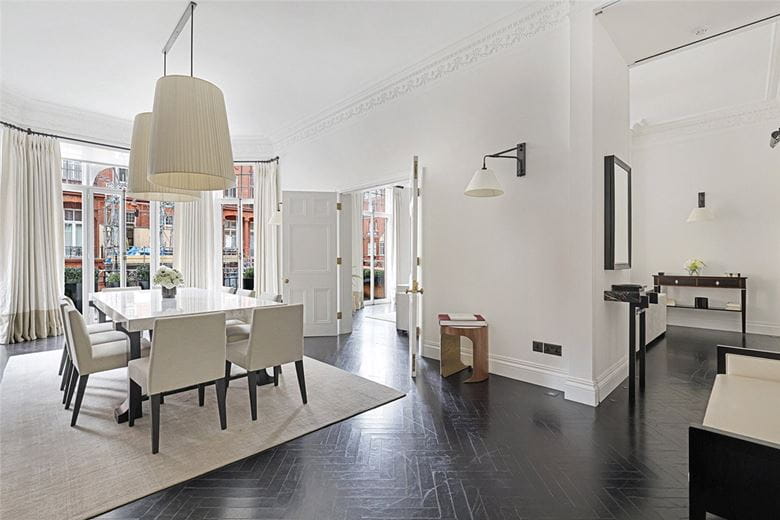 3 bedroom flat, Pont Street, Knightsbridge SW1X - Available