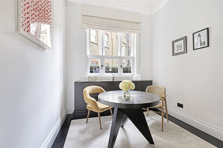 3 bedroom flat, Pont Street, Knightsbridge SW1X - Available