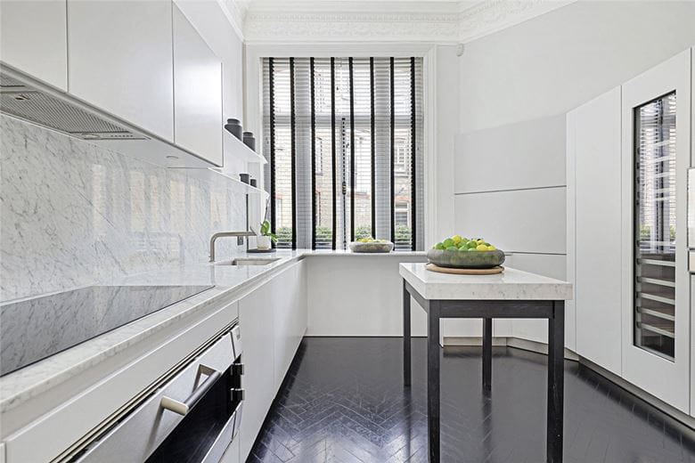 3 bedroom flat, Pont Street, Knightsbridge SW1X - Available