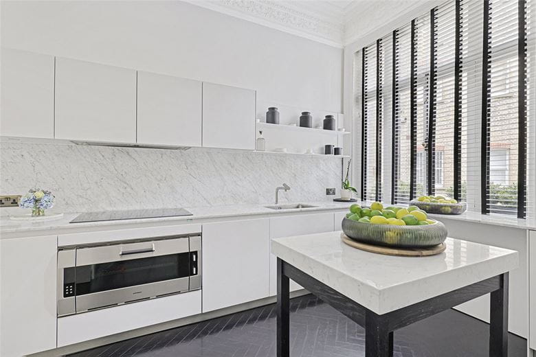 3 bedroom flat, Pont Street, Knightsbridge SW1X - Available