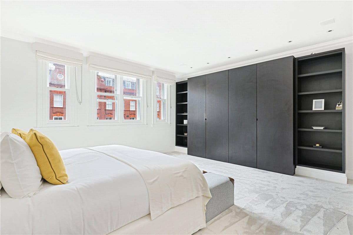 3 bedroom flat, Pont Street, Knightsbridge SW1X - Available