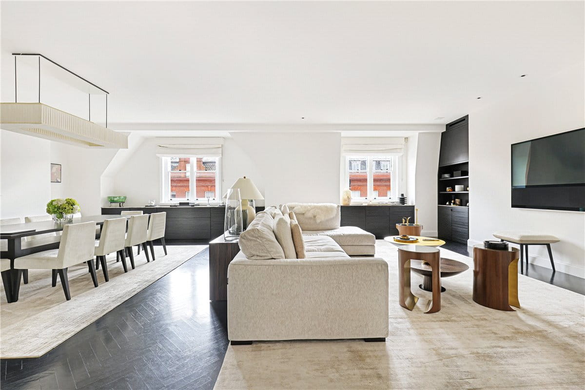 3 bedroom flat, Pont Street, Knightsbridge SW1X - Available