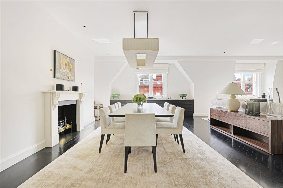 3 bedroom flat, Pont Street, Knightsbridge SW1X - Available