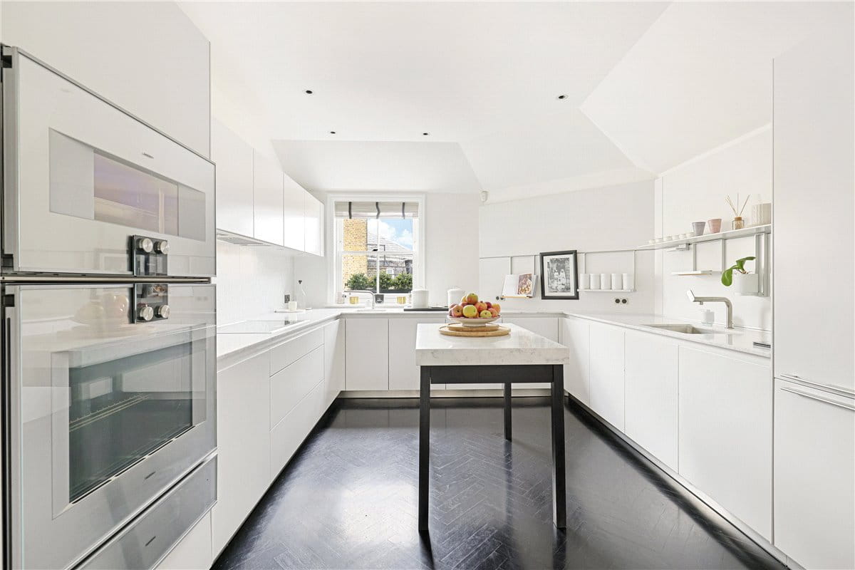 3 bedroom flat, Pont Street, Knightsbridge SW1X - Available