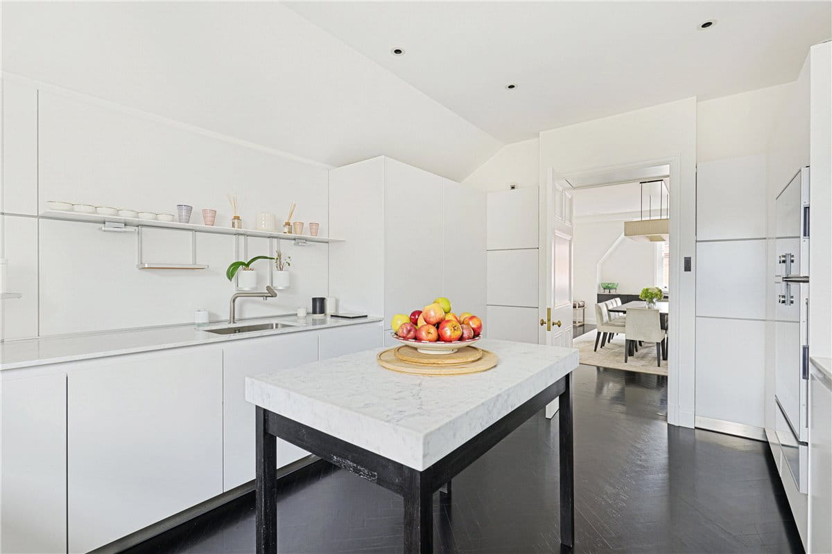 3 bedroom flat, Pont Street, Knightsbridge SW1X - Available