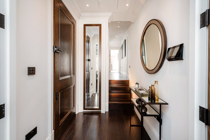 2 bedroom flat, Prince of Wales Terrace, Kensington W8 - Available