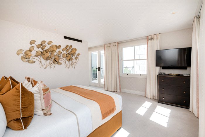 2 bedroom flat, Prince of Wales Terrace, Kensington W8 - Available