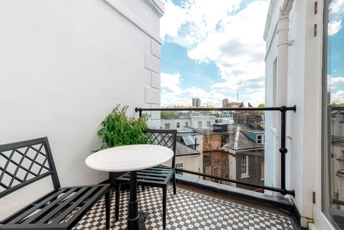 2 bedroom flat, Prince of Wales Terrace, Kensington W8 - Available