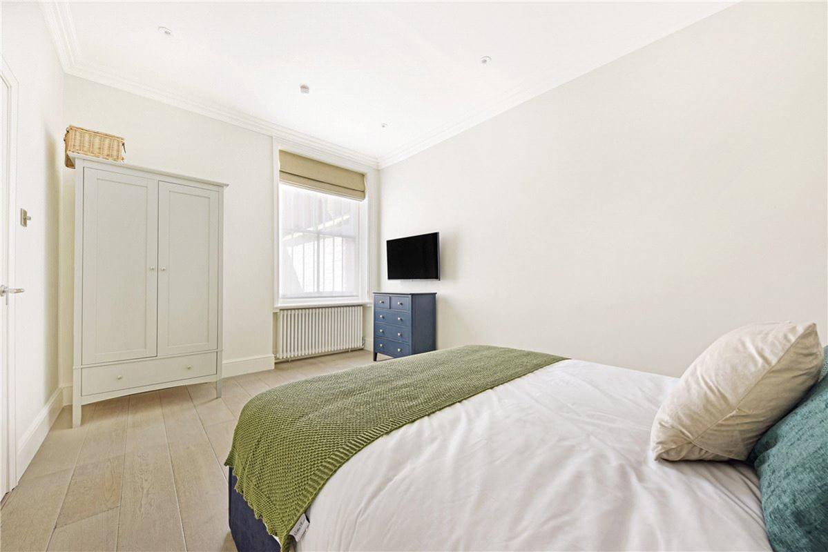 3 bedroom flat, Rosary Gardens, South Kensington SW7 - Available