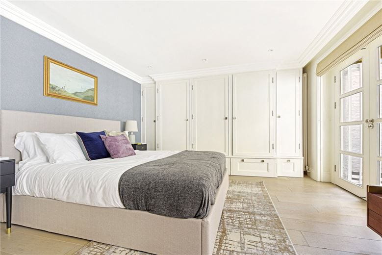 3 bedroom flat, Rosary Gardens, South Kensington SW7 - Available