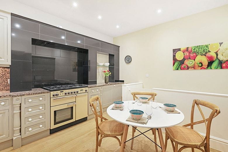 4 bedroom house, Dilke Street, Chelsea SW3 - Available