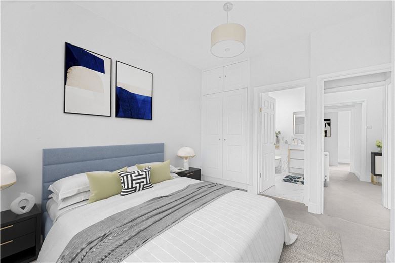 3 bedroom flat, Holland Park Road, Holland Park W14 - Available