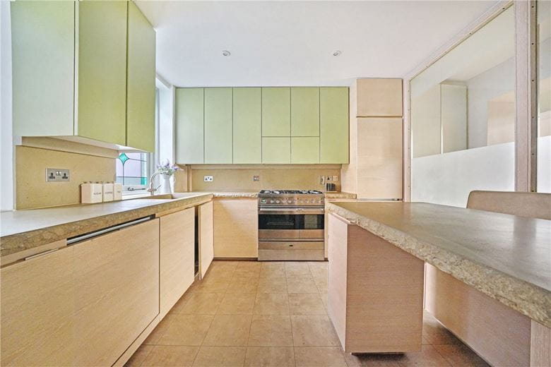 3 bedroom flat, Chelsea Embankment, Chelsea SW3 - Available