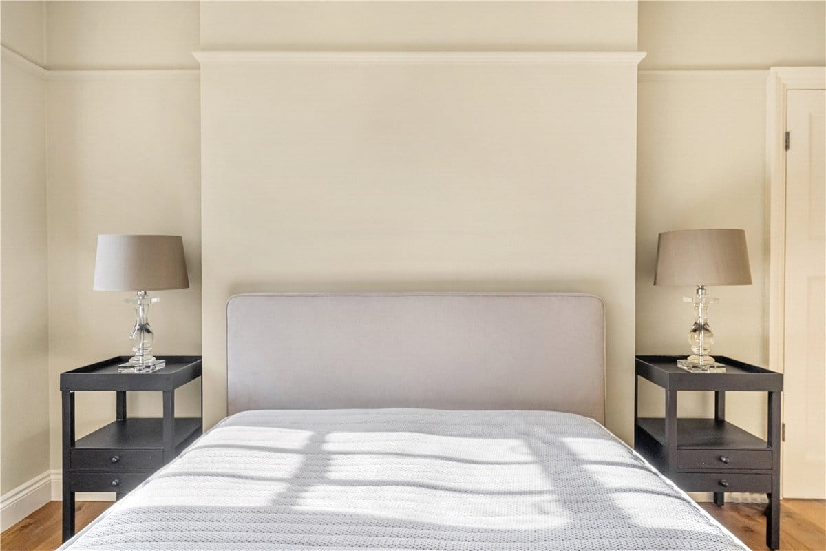 1 bedroom flat, Mallord Street, Chelsea SW3 - Let Agreed