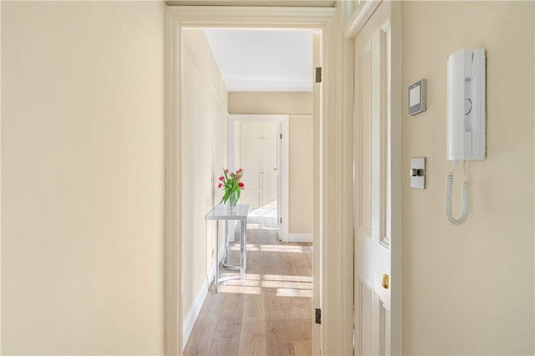 1 bedroom flat, Mallord Street, Chelsea SW3 - Let Agreed
