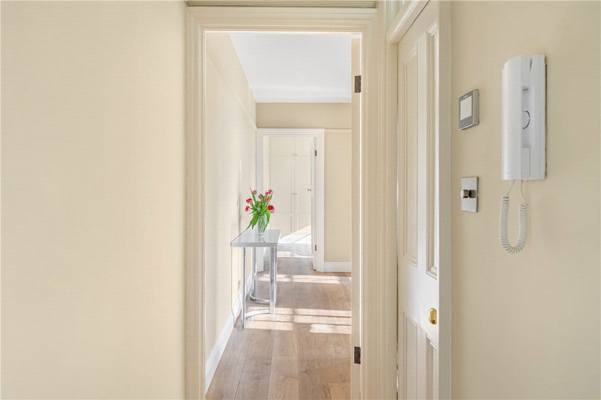 1 bedroom flat, Mallord Street, Chelsea SW3 - Let Agreed