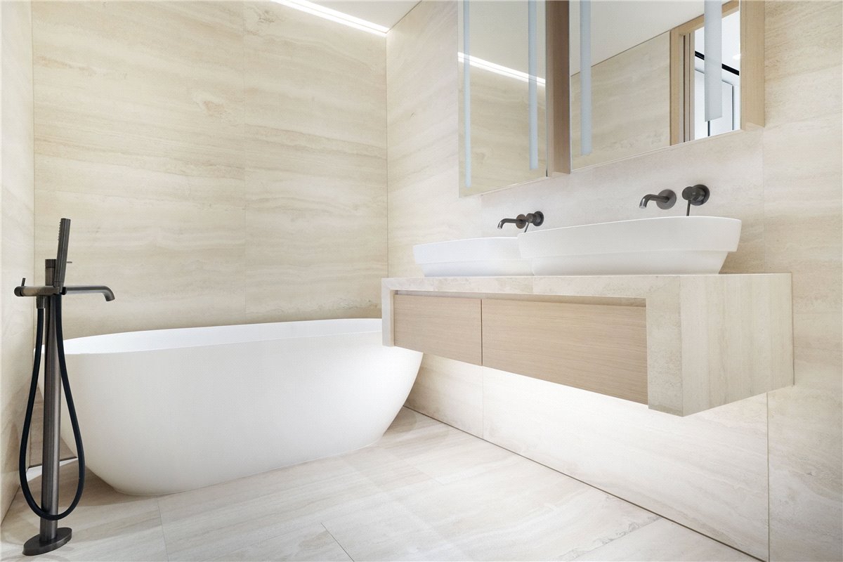 3 bedroom flat, St Mary Abbots Place, Kensington W8 - Available