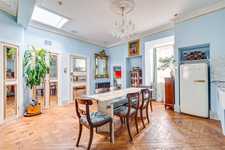 1 bedroom flat, Sloane Gardens, Chelsea SW1W - Available