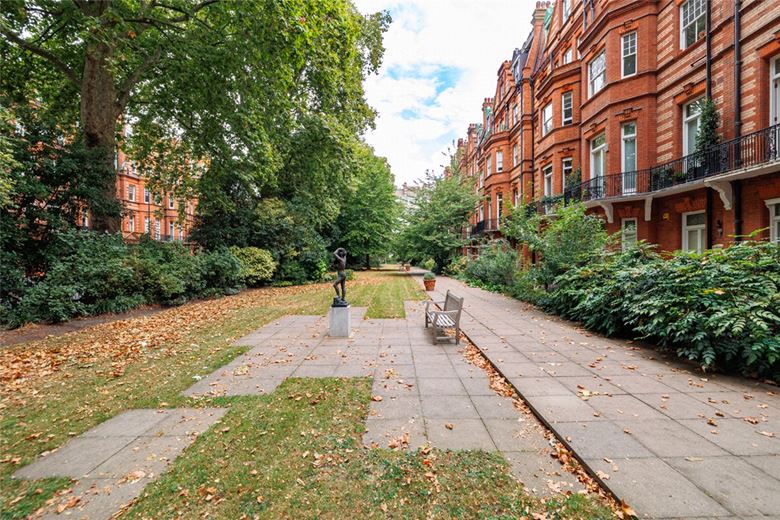 1 bedroom flat, Sloane Gardens, Chelsea SW1W - Available