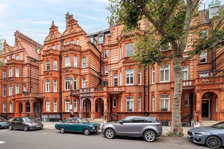 1 bedroom flat, Sloane Gardens, Chelsea SW1W - Available