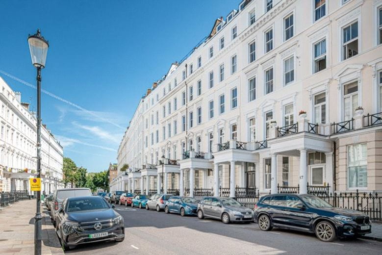 2 bedroom flat, Lexham Gardens, Kensington W8 - Available