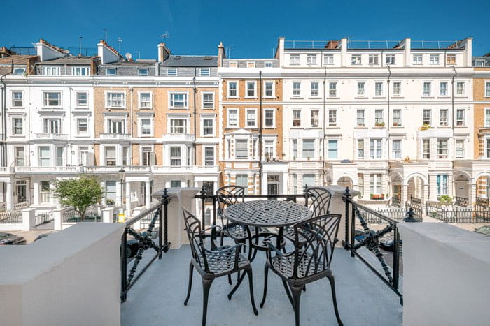 2 bedroom flat, Lexham Gardens, Kensington W8 - Available