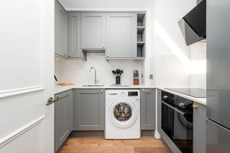 2 bedroom flat, Lexham Gardens, Kensington W8 - Available