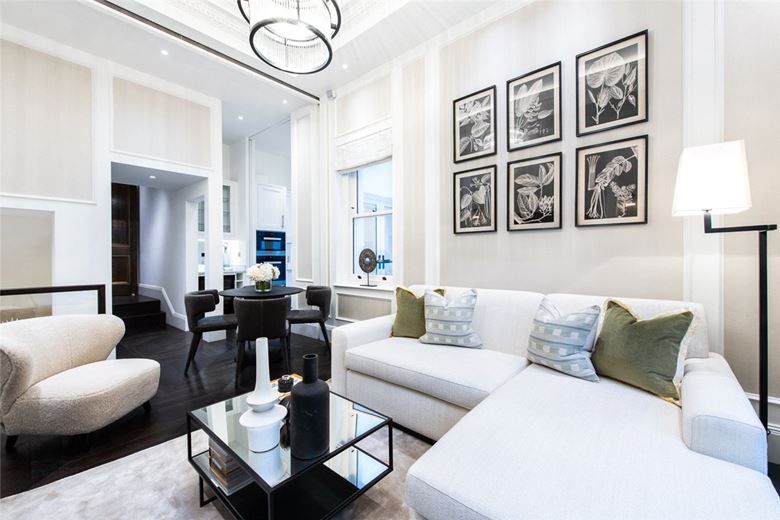 2 bedroom flat, Prince Of Wales Terrace, Kensington W8 - Available