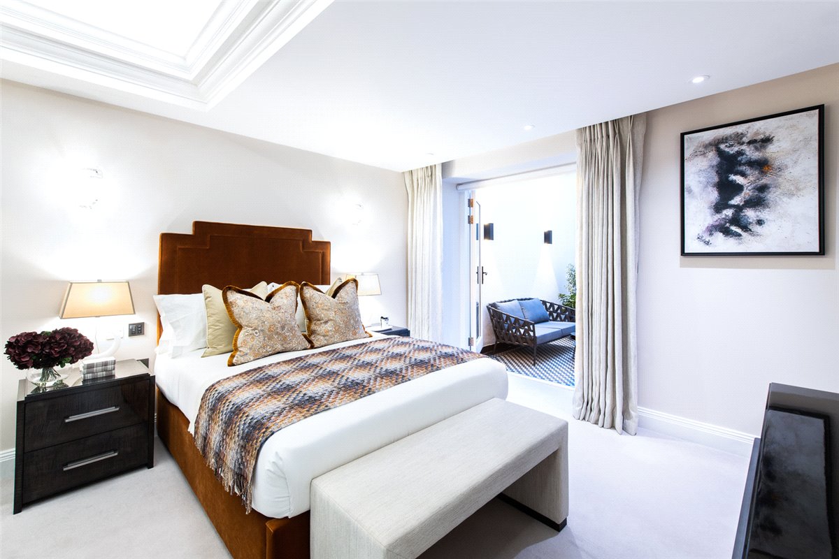 2 bedroom flat, Prince Of Wales Terrace, Kensington W8 - Available