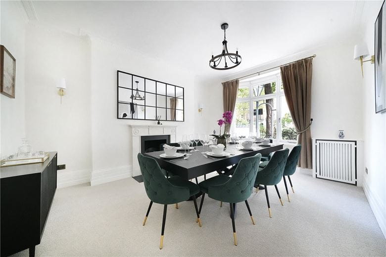 2 bedroom flat, Brompton Square, Knightsbridge SW3 - Available