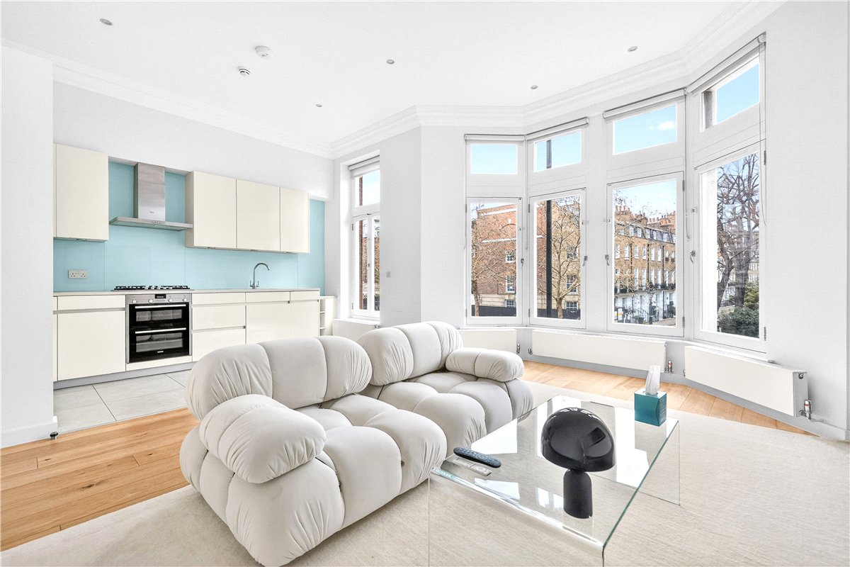 1 bedroom flat, Brompton Road, Knightsbridge SW3 - Available